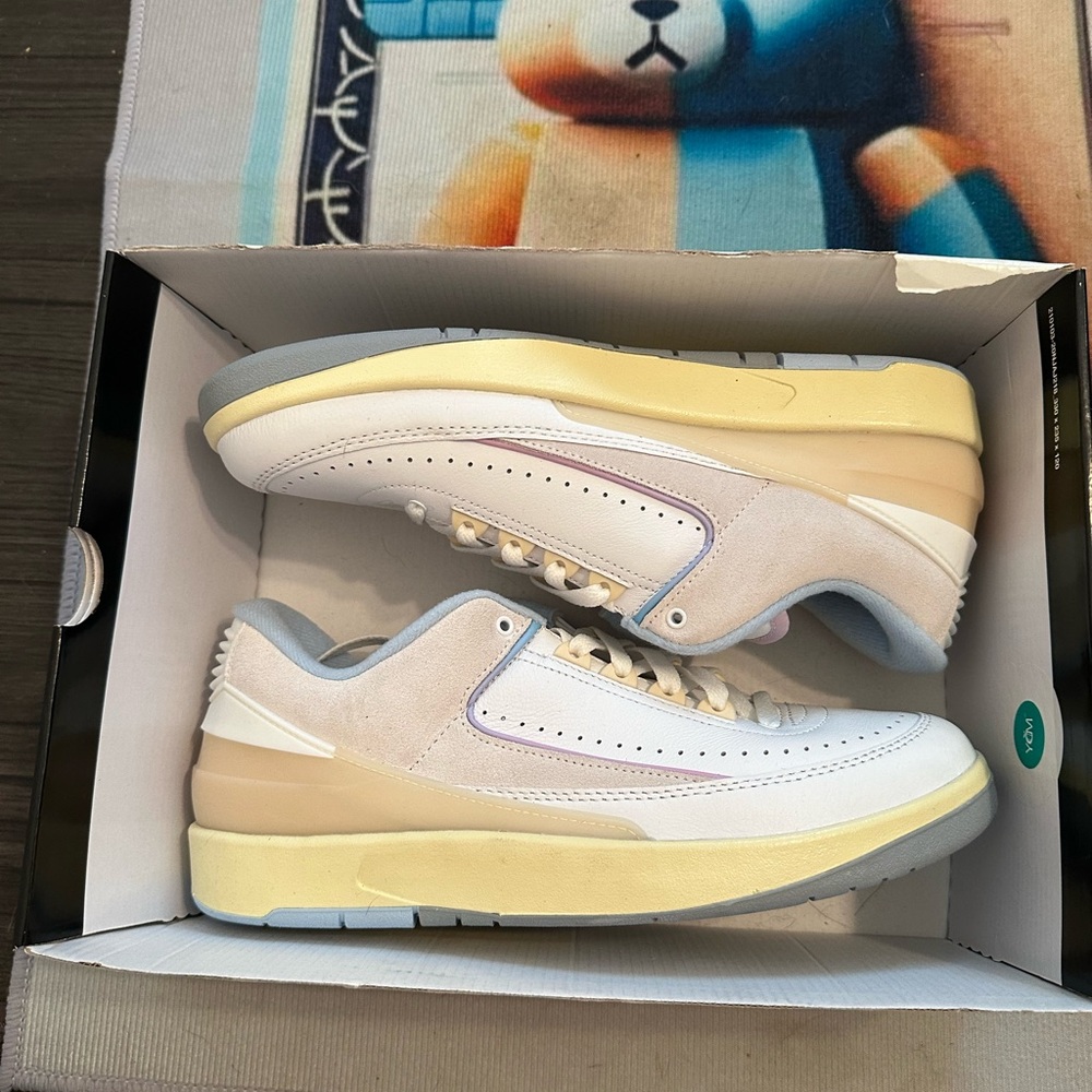 Air Jordan 2 low look up in the sky